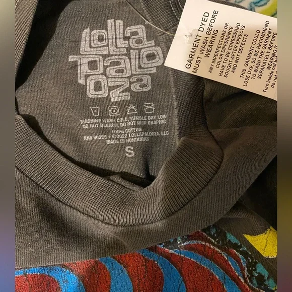 NWOT lollapalooza graphic long sleeve tee. Adult SZ S - Picture 2 of 3